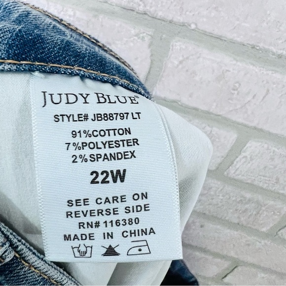 Judy Blue Allie Tummy Control Light Wash Distressed Skinny Jeans Size 22W - Picture 11 of 11